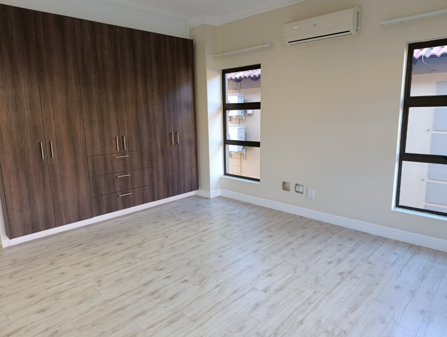 5 Bedroom Property for Sale in Kiepersol Free State